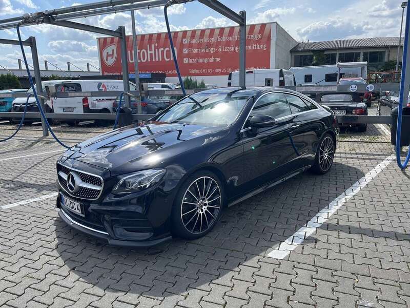 Schwarz Gebraucht 2017 Mercedes E300 AMG line Coupé | 29.000 € (Teuer) - Bild 1/4
