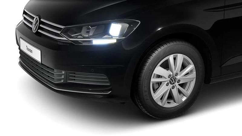 Gebraucht VW Touran Comfortline 150 PS (110 kW) 2025 Deep black perleffekt Van / Kleinbus