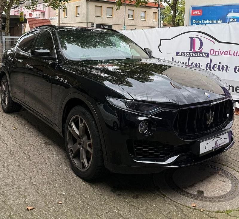 Schwarz Gebraucht 2017 Maserati Levante SUV | 29.990 € (Fairer Preis) - Bild 1/4