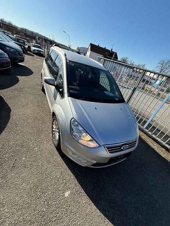 Gebraucht Ford Galaxy Trend 140 PS (102 kW) 2013 Silber Van / Kleinbus