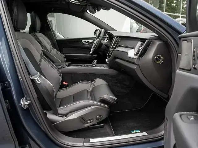Gebraucht Volvo XC60 145 PS (106 kW) 2022 SUV