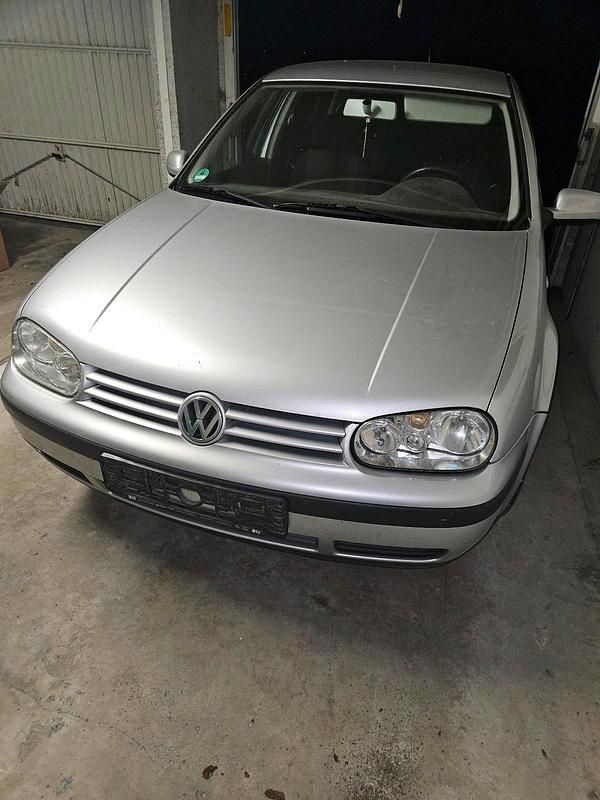 Silber Gebraucht 2001 VW Golf IV Kleinwagen | 1.000 € (Guter Preis) - Bild 1/4