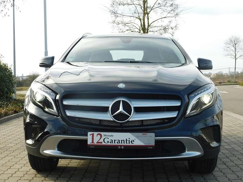 Gebraucht Mercedes GLA250 Progressive 211 PS (155 kW) 2016 Kosmosschwarz  metalliclack SUV