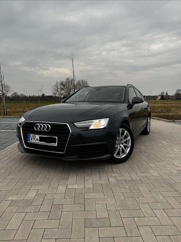 Gebraucht Audi A4 Attraction 150 PS (110 kW) 2016 Grau Kombi