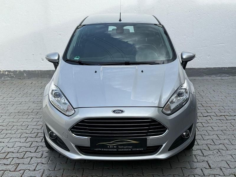 Gebraucht Ford Fiesta Titanium 95 PS (69 kW) 2015 Silber Kleinwagen