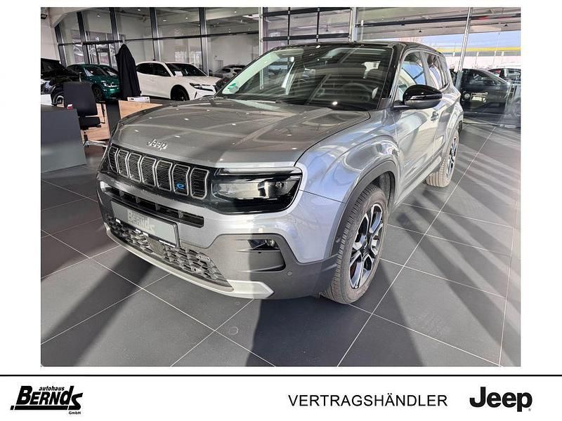 Hell grau metallic (metallic) Gebraucht 2023 Jeep Avenger EV Summit SUV | 20.990 € (Superpreis) - Bild 1/4