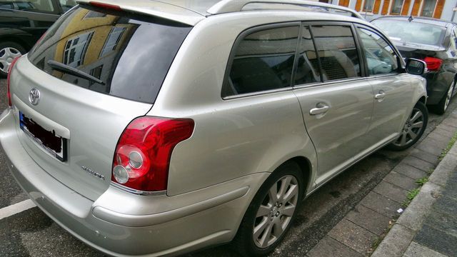 Gebraucht Toyota Avensis Executive 147 PS (108 kW) 2009 Grau metallic Kombi