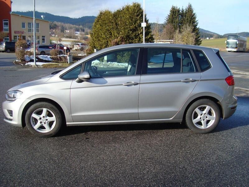 Second-hand VW Golf VII Trendline 110 CP (80 kW) 2015 Argintiu Break