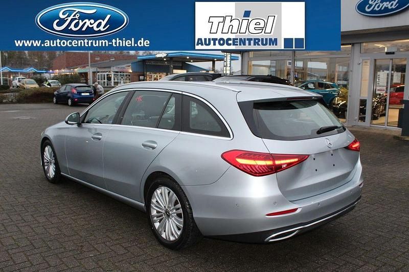 Gebraucht Mercedes C200 Avantgarde 163 PS (119 kW) 2022 Silber Limousine