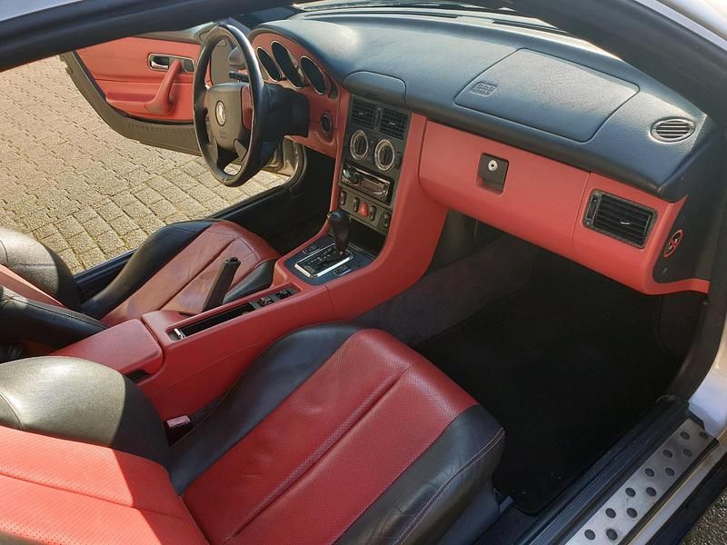 Gebraucht Mercedes SLK230 193 PS (141 kW) 1997 Silber Cabrio