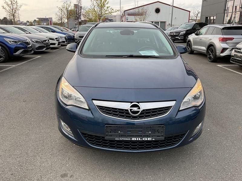Gebraucht Opel Astra Edition 116 PS (85 kW) 2010 Blau Kombi