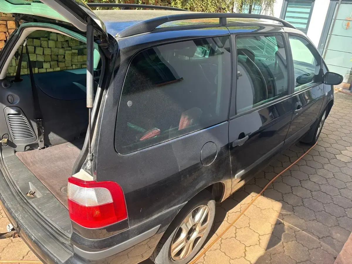 Gebraucht Ford Galaxy 131 PS (96 kW) 2003 Schwarz Van / Kleinbus