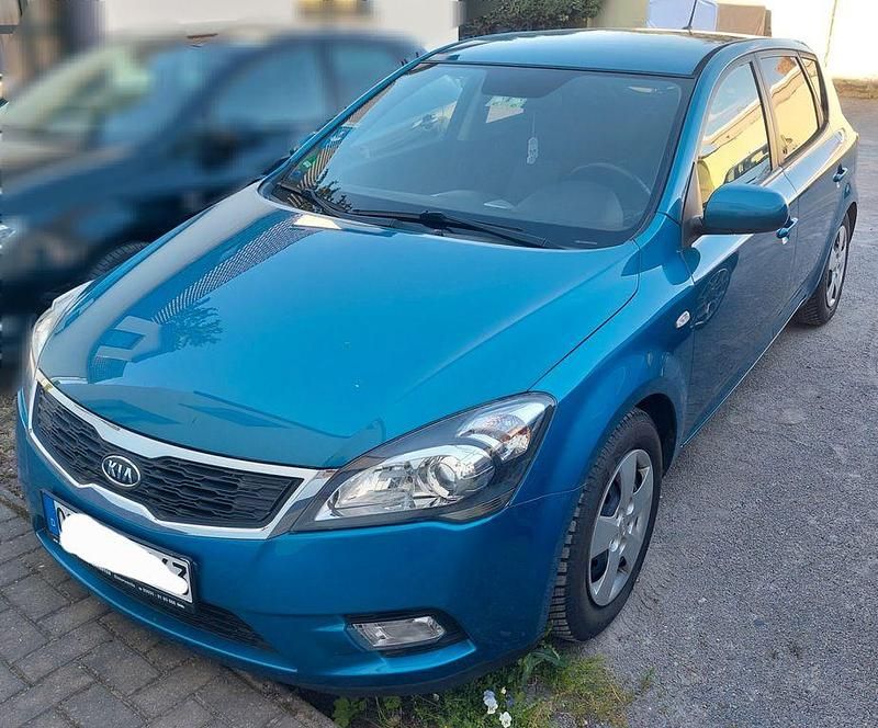 Blau Gebraucht 2010 Kia Ceed Limousine | 3.650 € (Guter Preis) - Bild 1/4