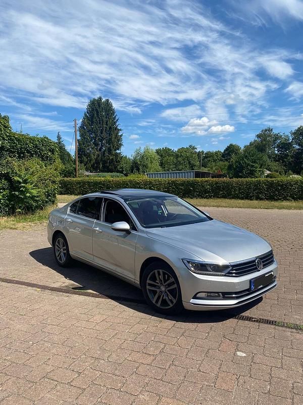 Silber Gebraucht 2015 VW Passat Limousine | 12.000 € (Superpreis) - Bild 1/4