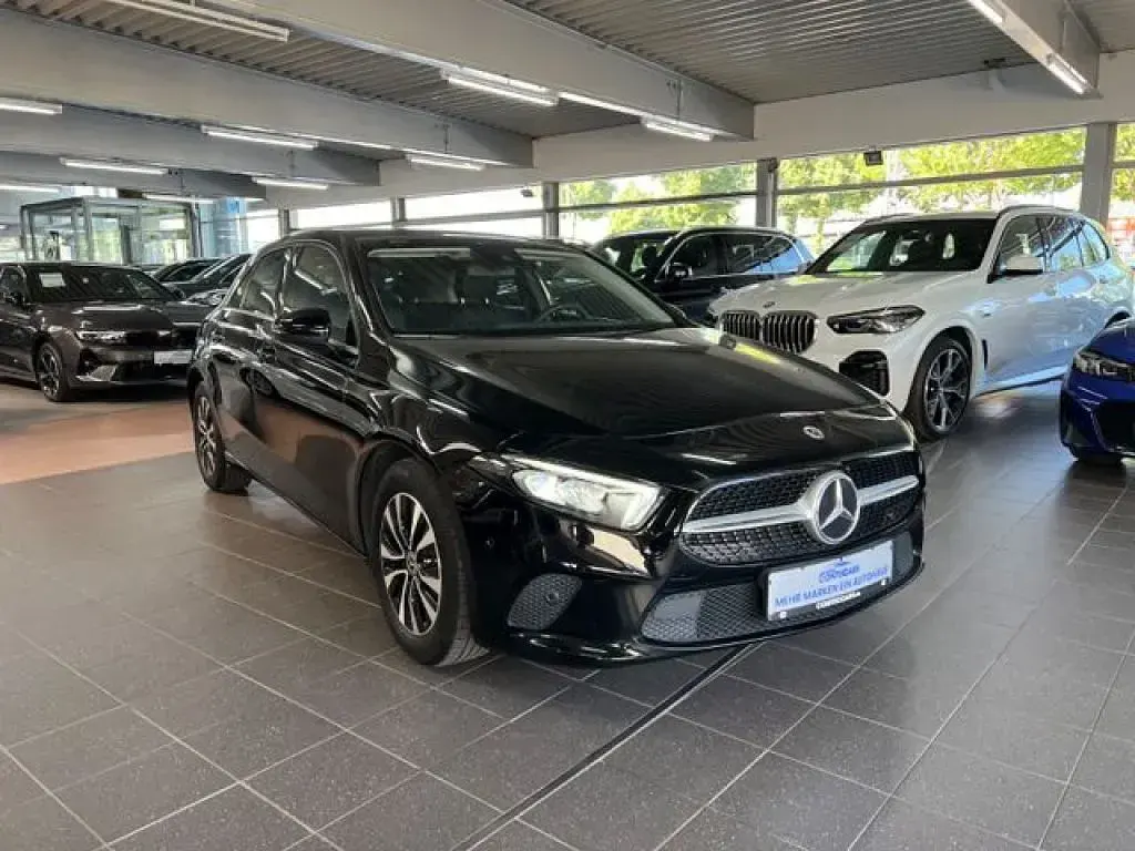 Gebraucht Mercedes A180 Business 116 PS (85 kW) 2023 Nachtschwarz Limousine