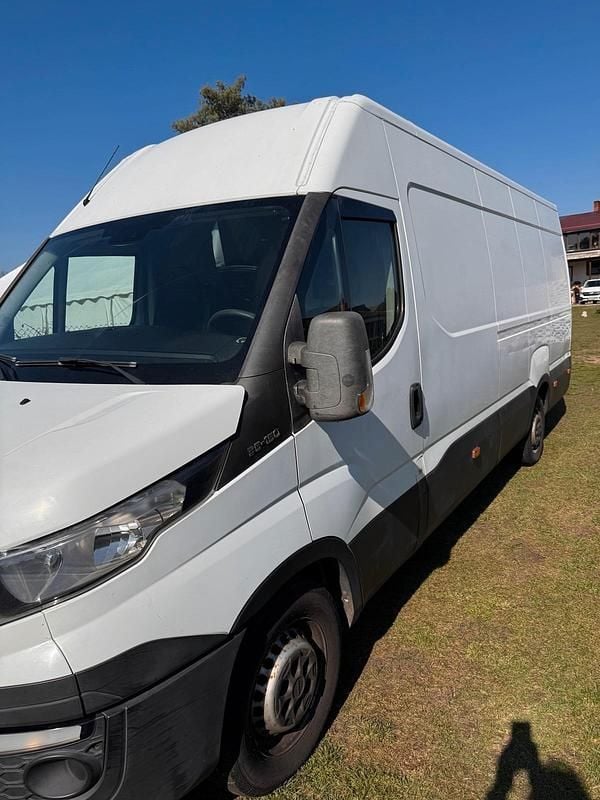 Gebraucht Iveco Daily 145 PS (106 kW) 2015 Weiß Limousine