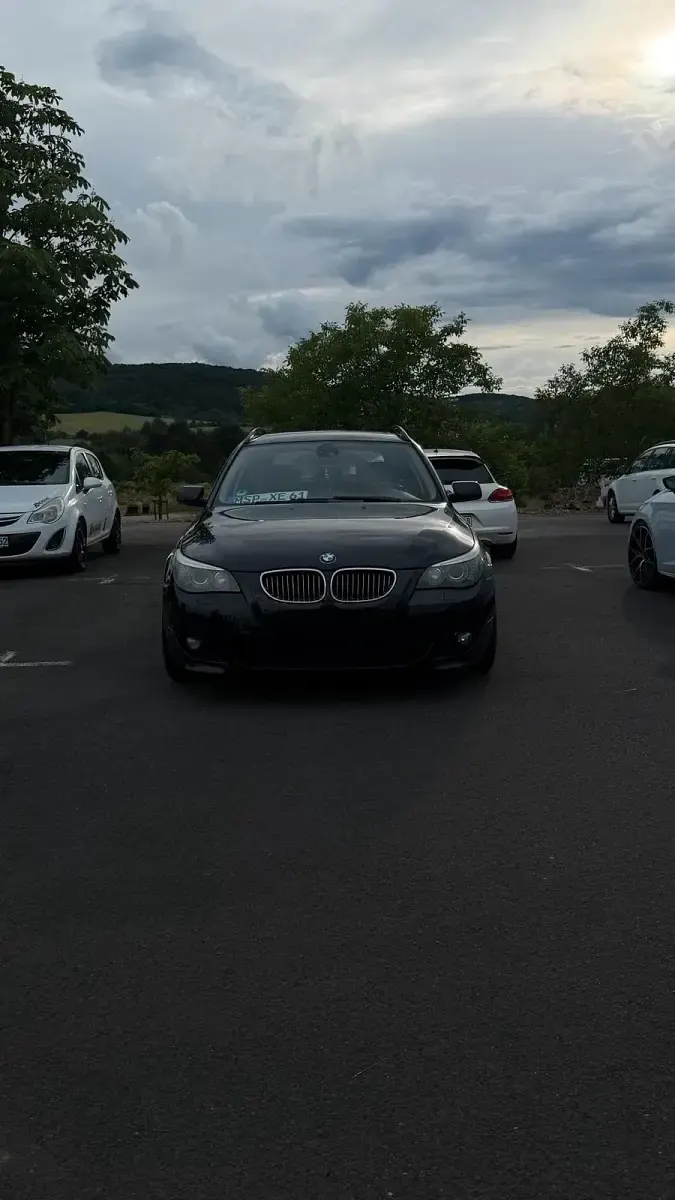 Gebraucht BMW 525 197 PS (144 kW) 2009 Schwarz Kombi