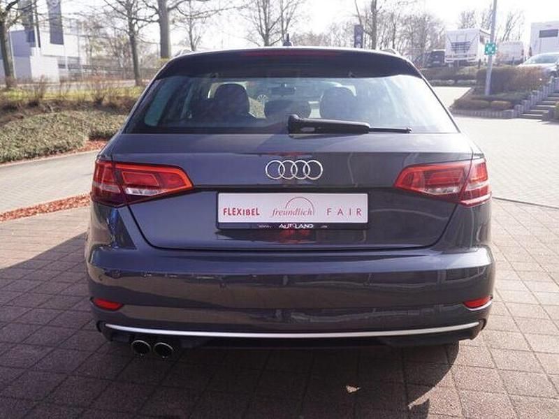 Gebraucht Audi A3 Ambiente 150 PS (110 kW) 2018 Grau Limousine