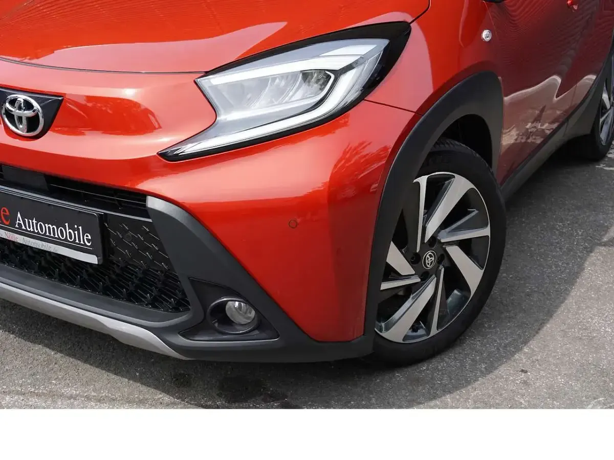 Gebraucht Toyota Aygo X X-plore 72 PS (52 kW) 2022 Rot SUV