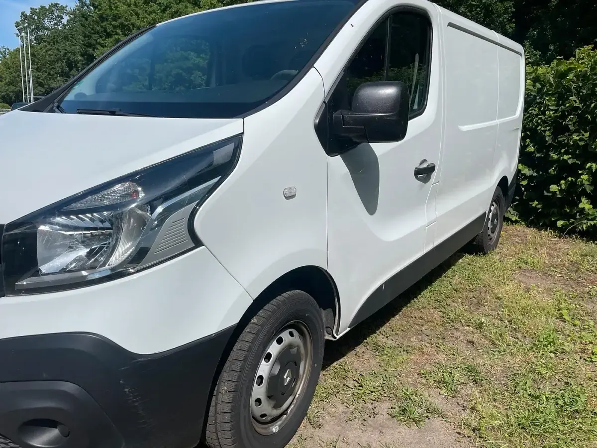 Gebraucht Renault Trafic 95 PS (69 kW) 2018 Weiß Van / Kleinbus
