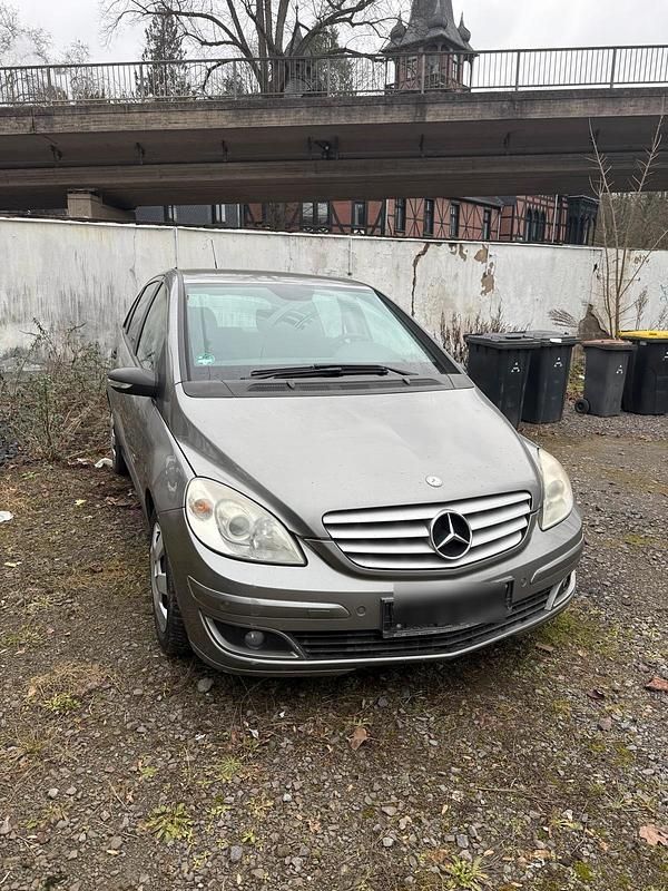 Grau Gebraucht 2005 Mercedes B170 Van / Kleinbus | 1.450 € (Guter Preis) - Bild 1/4