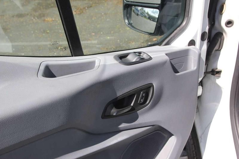 Second-hand Ford Transit 125 CP (91 kW) 2015 Alb Monovolum