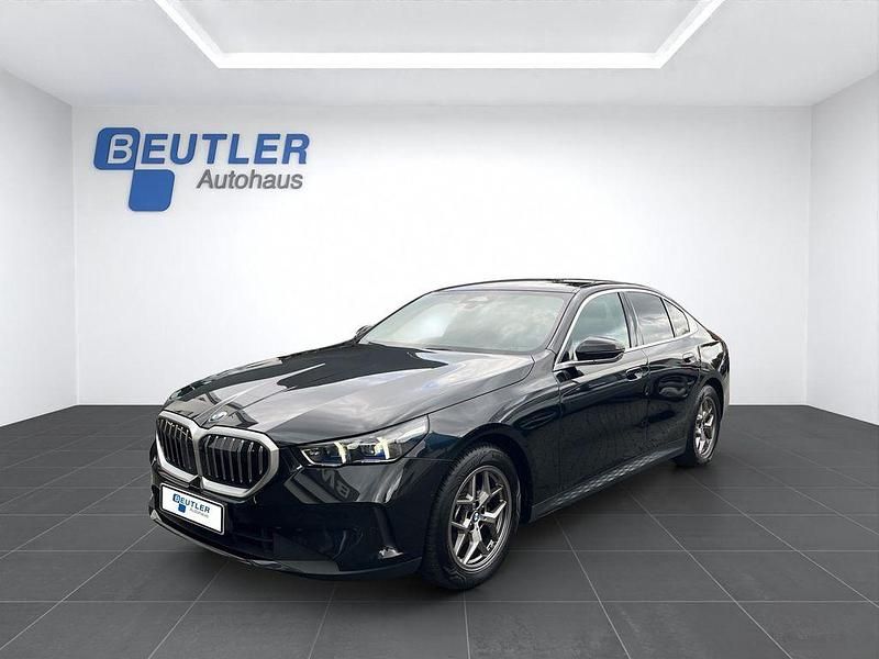 Schwarz Gebraucht 2024 BMW 520 Sport Line Limousine | 45.950 € (Superpreis) - Bild 1/3