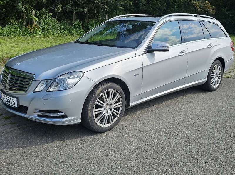 Silber Gebraucht 2012 Mercedes E200 Elegance Kombi | 10.500 € (Fairer Preis) - Bild 1/4