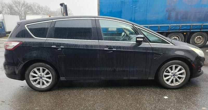 Gebraucht Ford S-MAX Titanium 179 PS (131 kW) 2016 Schwarz Van / Kleinbus