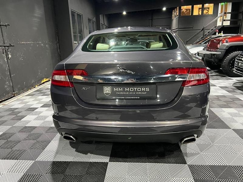 Gebraucht Jaguar XF Premium Luxury 238 PS (175 kW) 2009 Grau Limousine