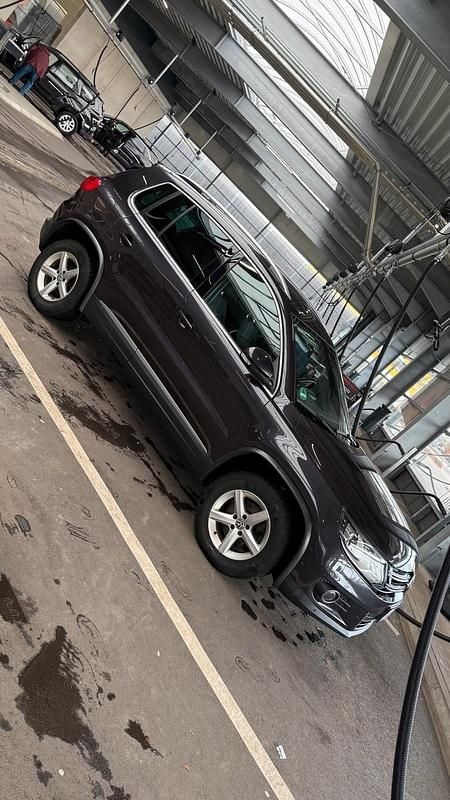 Gebraucht VW Tiguan LOUNGE 150 PS (110 kW) 2016 Grau SUV