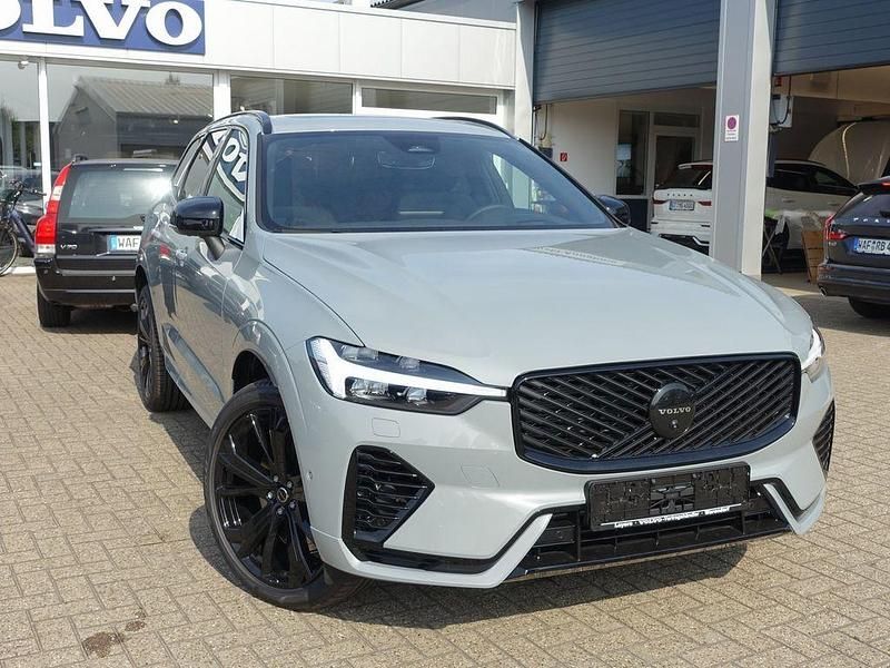 Neu Volvo XC60 Plus 253 PS (186 kW) 2025 Grau SUV