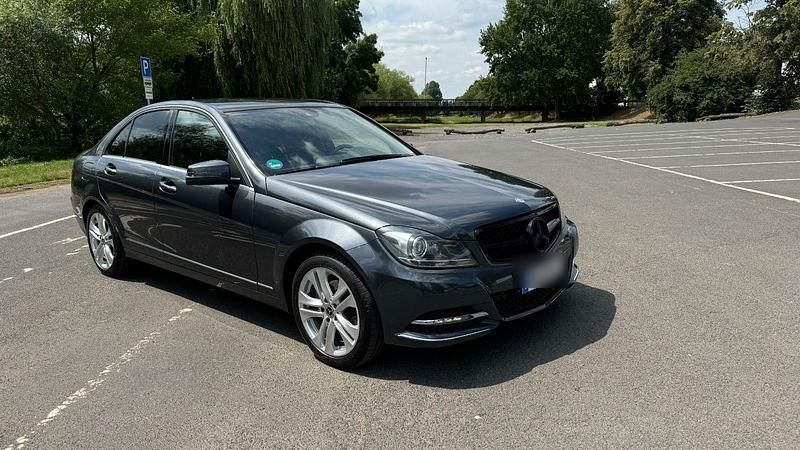 Grau Gebraucht 2013 Mercedes C200 Avantgarde Limousine | 13.700 € (Fairer Preis) - Bild 1/4