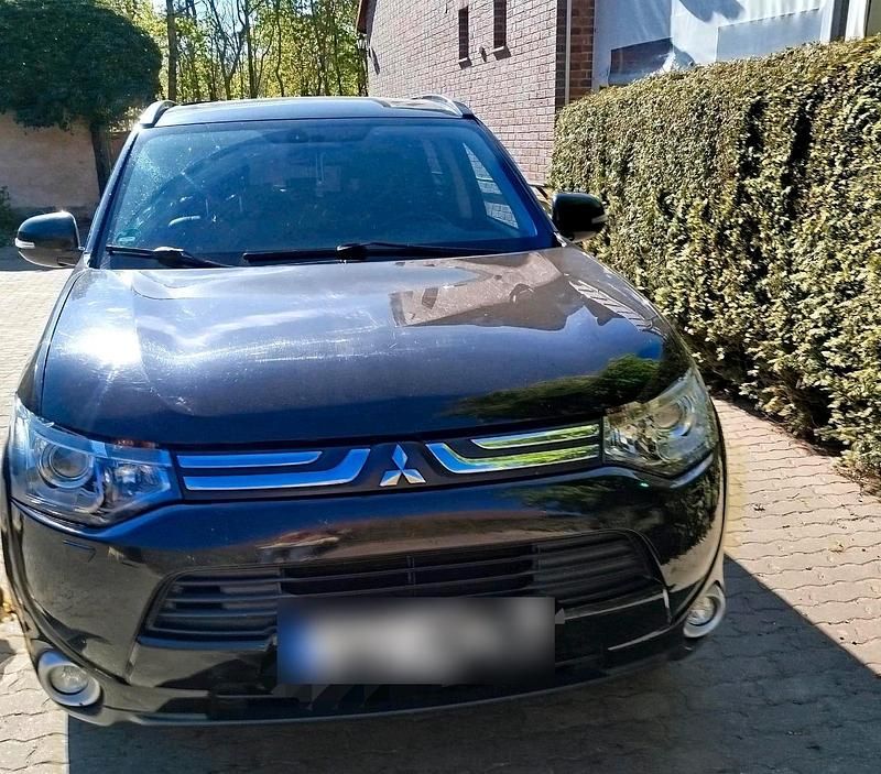 Second-hand Mitsubishi Outlander 150 CP (110 kW) 2014 Negru SUV