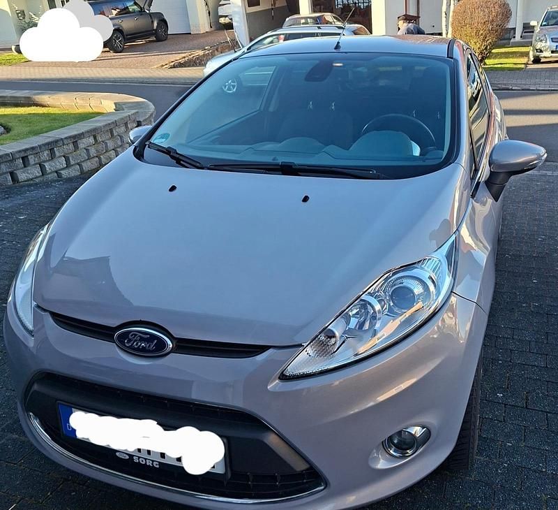 Gebraucht Ford Fiesta Titanium 82 PS (60 kW) 2011 Grau Kleinwagen