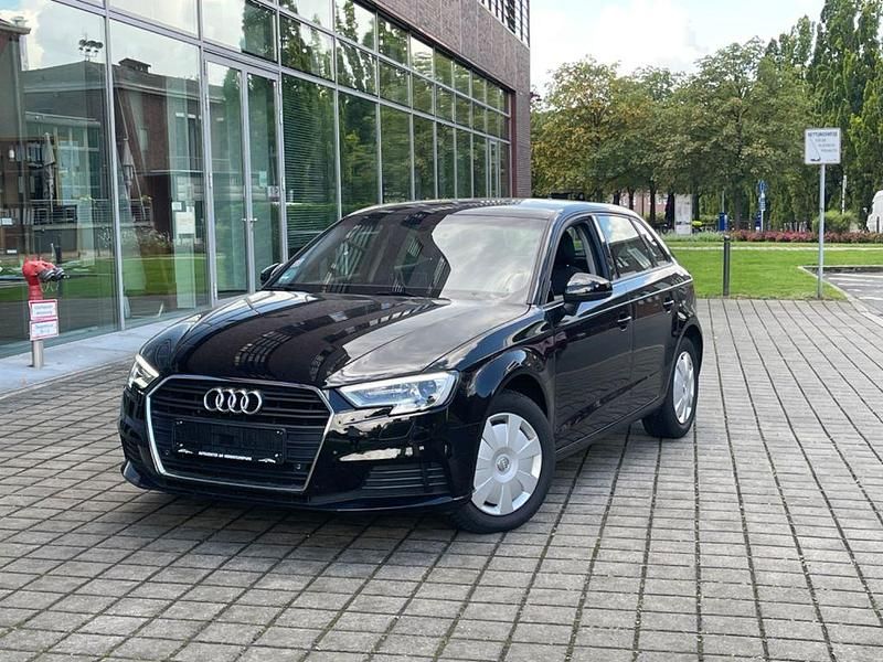 Schwarz Gebraucht 2020 Audi A3 Sportback Basis Kleinwagen | 18.450 € (Guter Preis) - Bild 1/4
