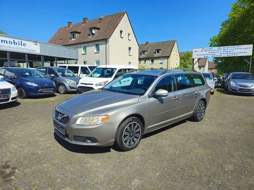 Gebraucht Volvo V70 Momentum 163 PS (119 kW) 2009 Gold Kombi