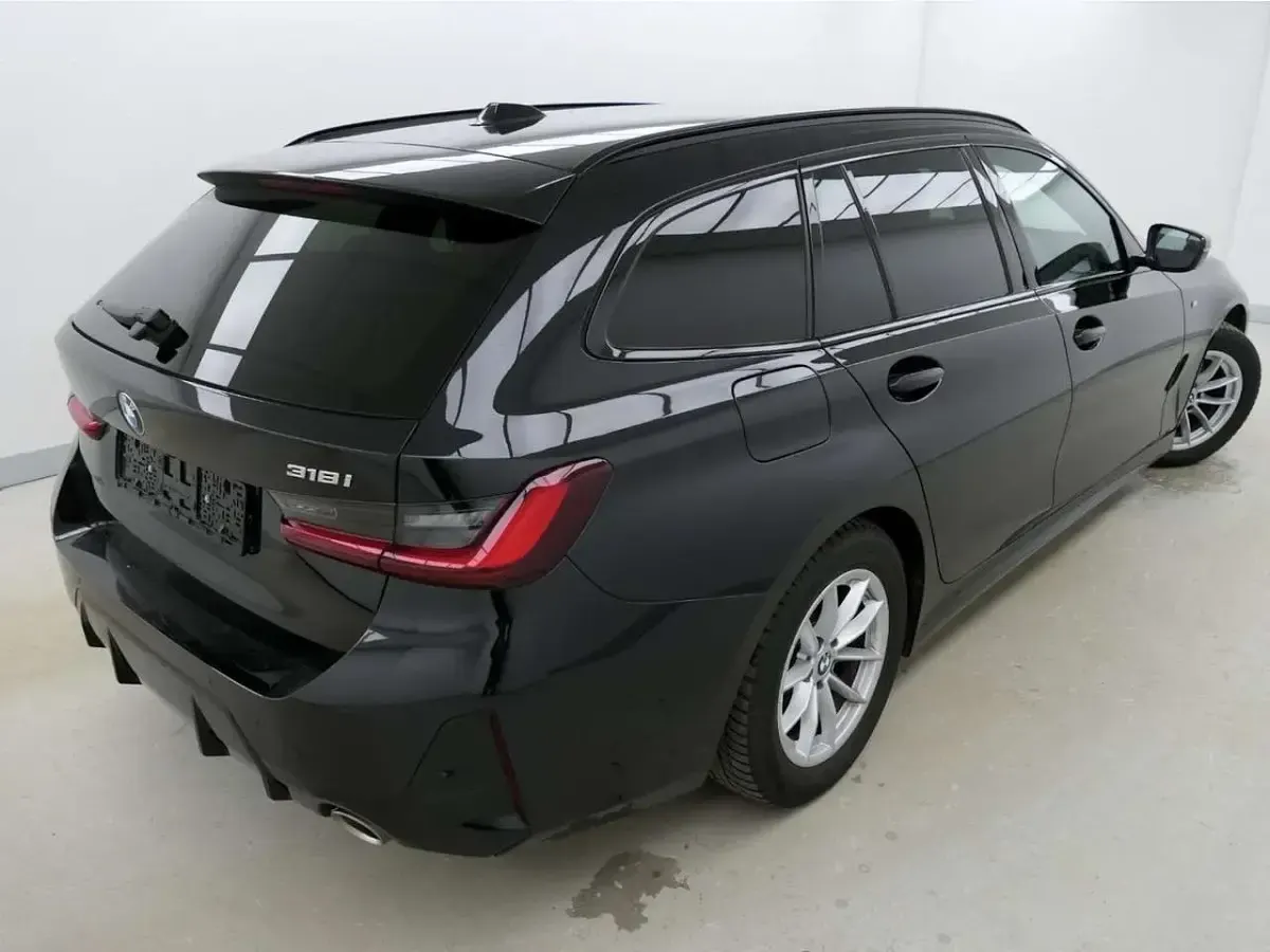 Gebraucht BMW 318 M Sport 156 PS (114 kW) 2024 Black saphir metallic Kombi