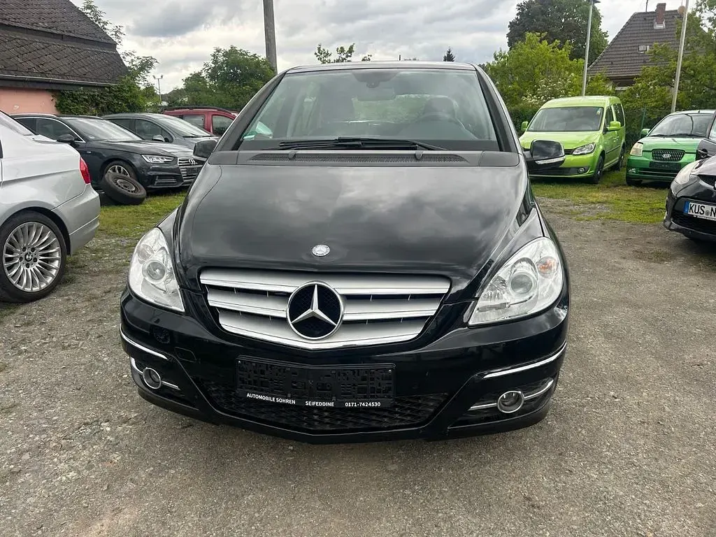 Gebraucht Mercedes B180 116 PS (85 kW) 2011 Schwarz Van / Kleinbus