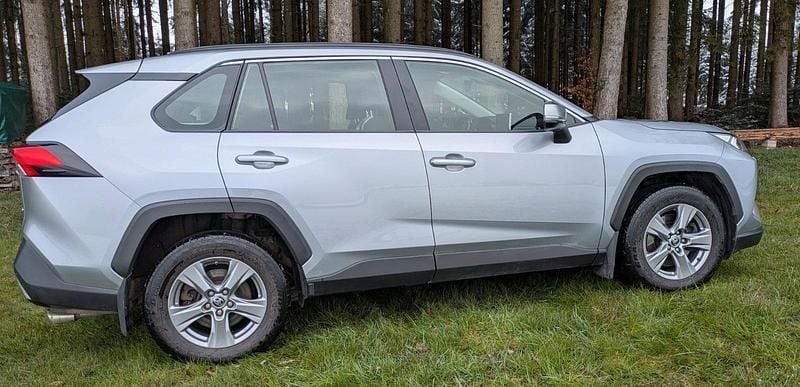 Gebraucht Toyota RAV4 175 PS (128 kW) 2022 Silber SUV