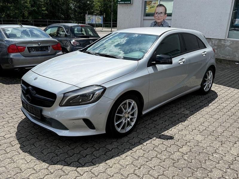 Silber Gebraucht 2016 Mercedes A180 Limousine | 15.999 € (Guter Preis) - Bild 1/4