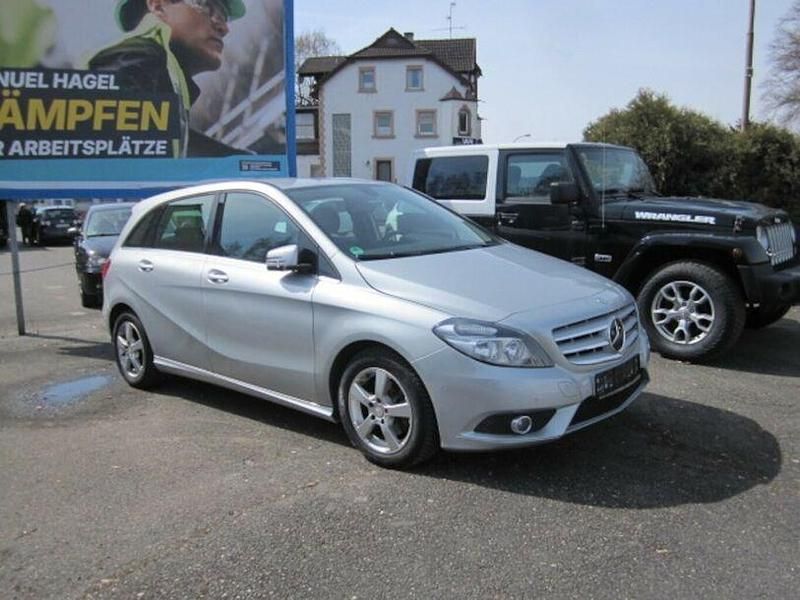 Gebraucht Mercedes B200 156 PS (114 kW) 2013 Polarsilber Van / Kleinbus
