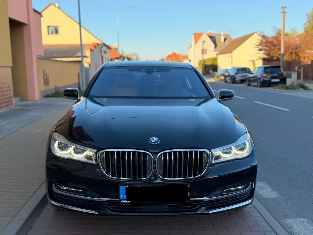 Second-hand BMW 730 265 CP (194 kW) 2017 Negru Berlinǎ