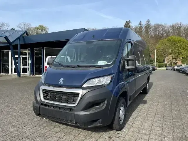 Gebraucht Peugeot Boxer Avantage 140 PS (102 kW) 2023 Farbe blau imperial/farbe flotte Van