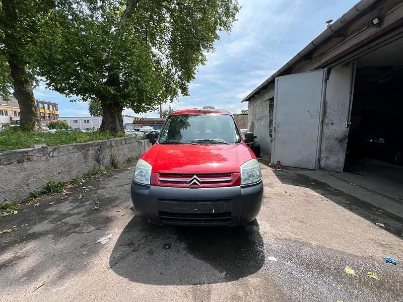 Rot Gebraucht 2005 Citroën Berlingo Van / Kleinbus | 1.600 € - Bild 1/4