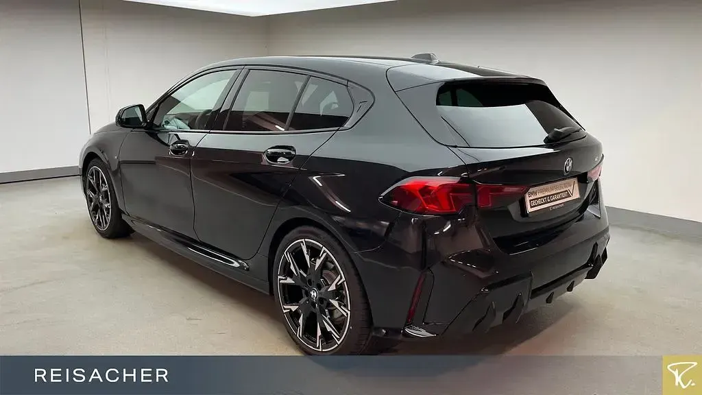 Gebraucht BMW 120 Shadowline 150 PS (110 kW) 2025 Saphirschwarz metallic Kleinwagen