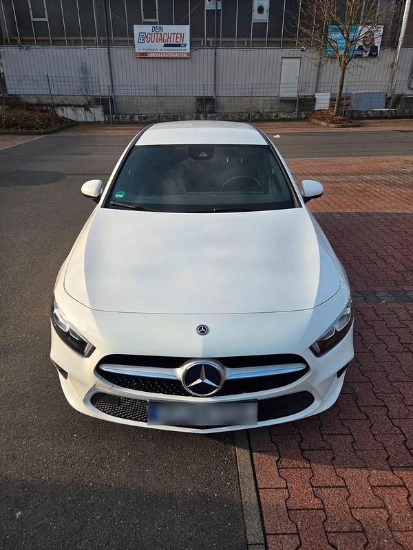Gebraucht Mercedes A200 163 PS (119 kW) 2018 Weiß Limousine