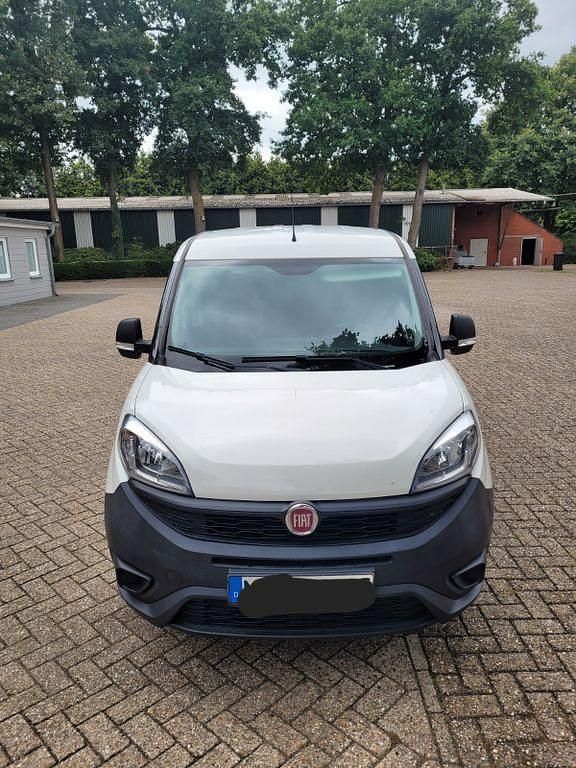 Weiß Gebraucht 2017 Fiat Doblò Lounge Van / Kleinbus | 9.050 € (Guter Preis) - Bild 1/4