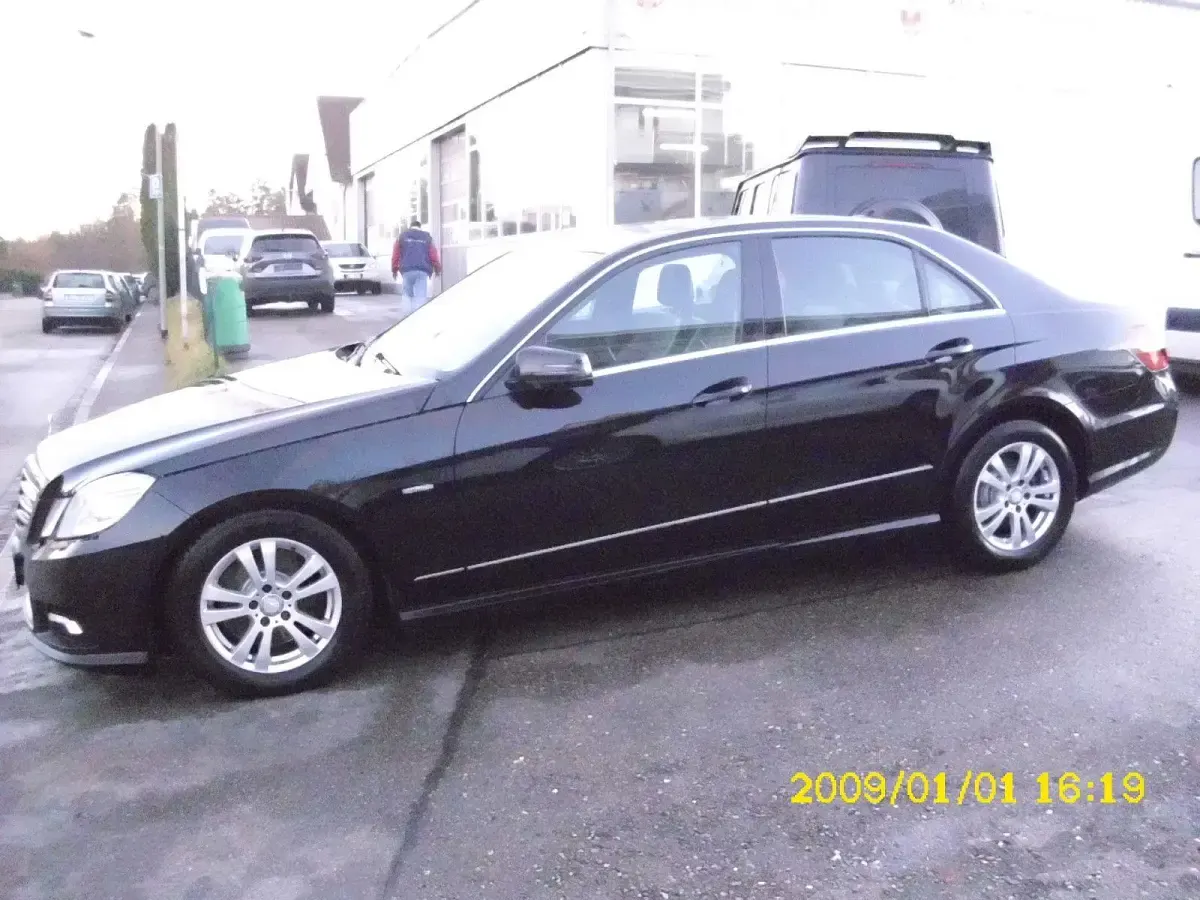 Gebraucht Mercedes E300 AMG line 231 PS (169 kW) 2011 Schwarz Limousine