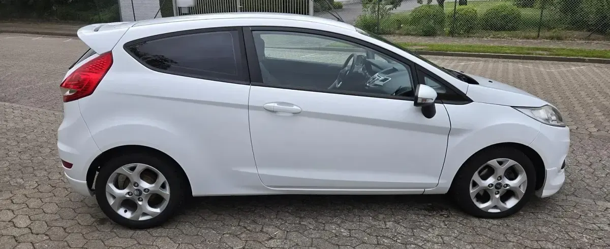 Gebraucht Ford Fiesta 120 PS (88 kW) 2009 Weiß Kleinwagen
